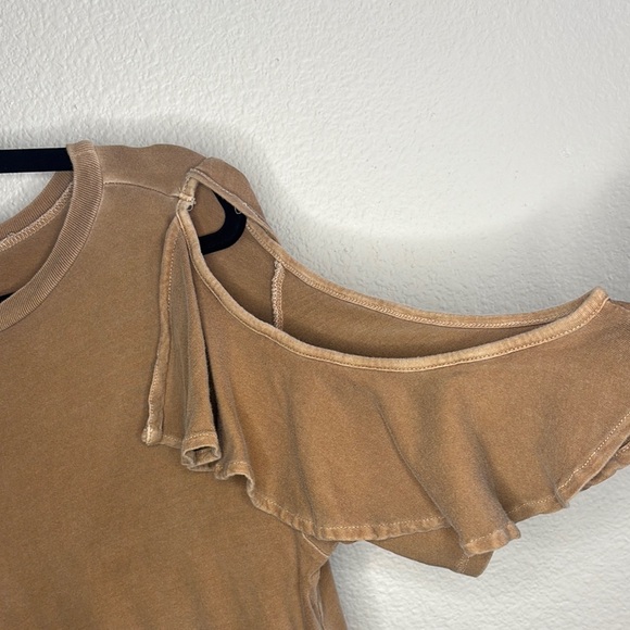 Asymmetrical Ruffled Tee - Picture 3 of 3